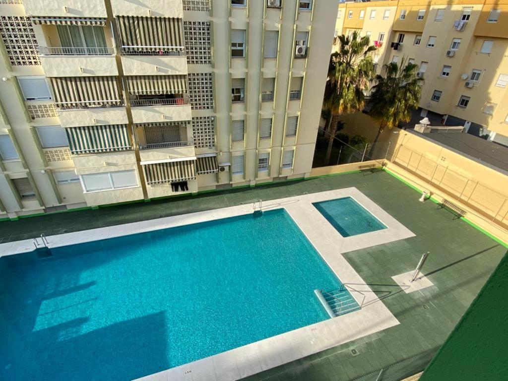 Amplio Piso En Centro De Torre Del Mar Exterior foto