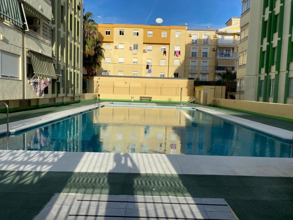 Amplio Piso En Centro De Torre Del Mar Exterior foto