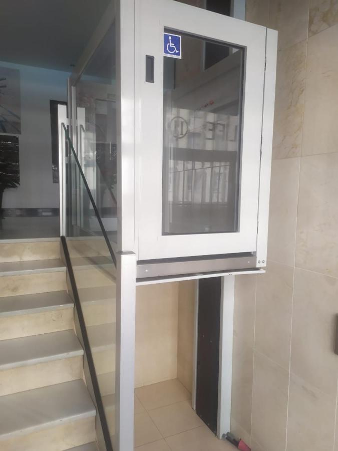 Amplio Piso En Centro De Torre Del Mar Exterior foto